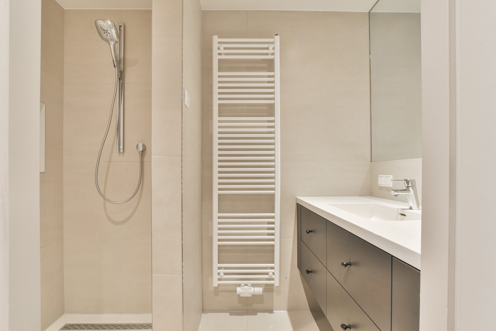 Modern bathroom showing bathtub replacement and acrylic bathtub liner installation in New Haven, Connecticut.